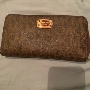 Long Micheal Kors Wallet